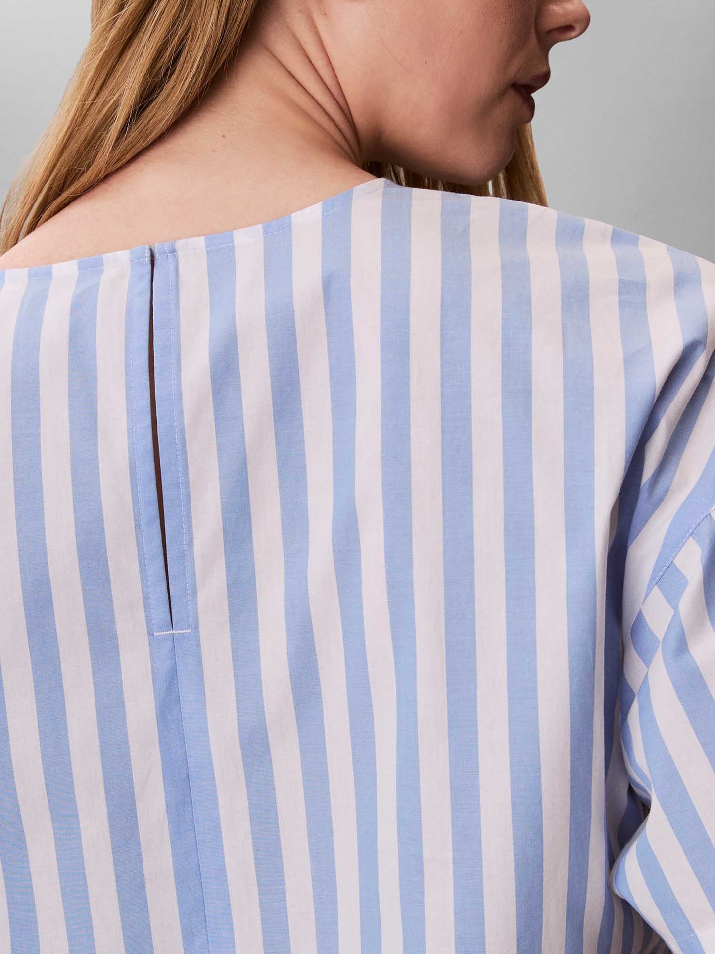 Camicia a righe bianca e azzurra Calvin Klein Jeans da donna