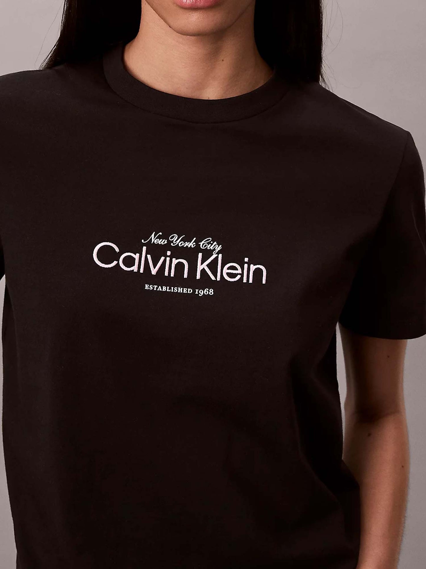 T-shirt nera Calvin Klein Jeans Classic NYC da donna