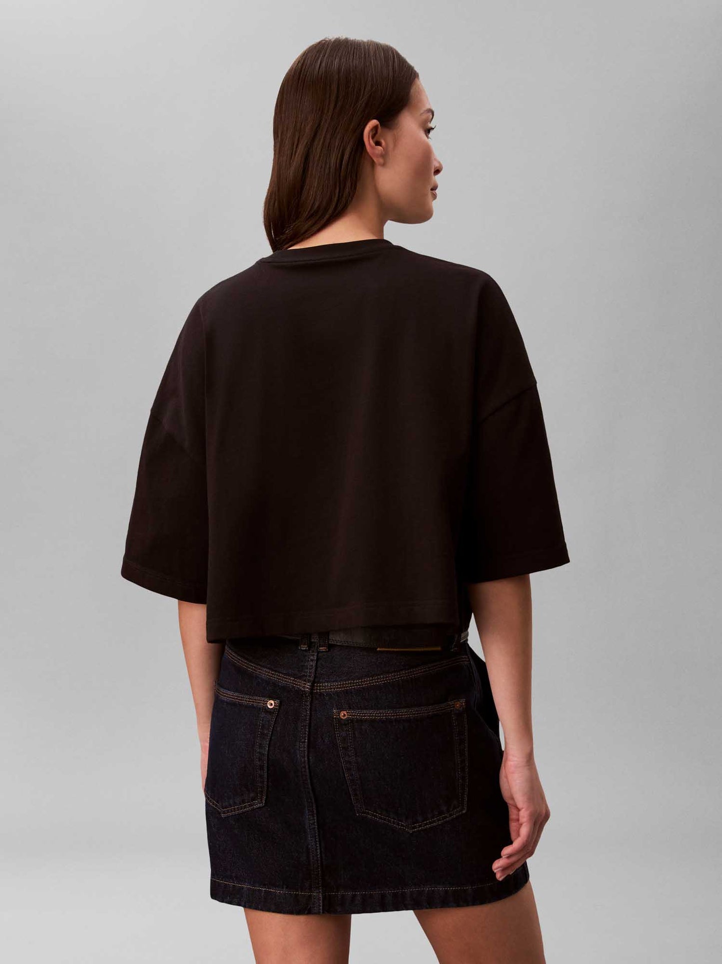 T-shirt nera Calvin Klein Jeans Boxy Fit da donna con logo
