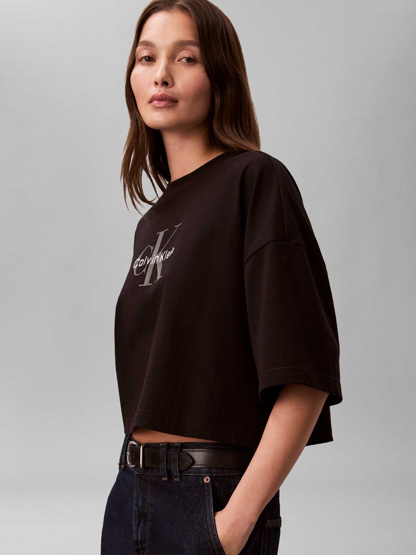 T-shirt nera Calvin Klein Jeans Boxy Fit da donna con logo