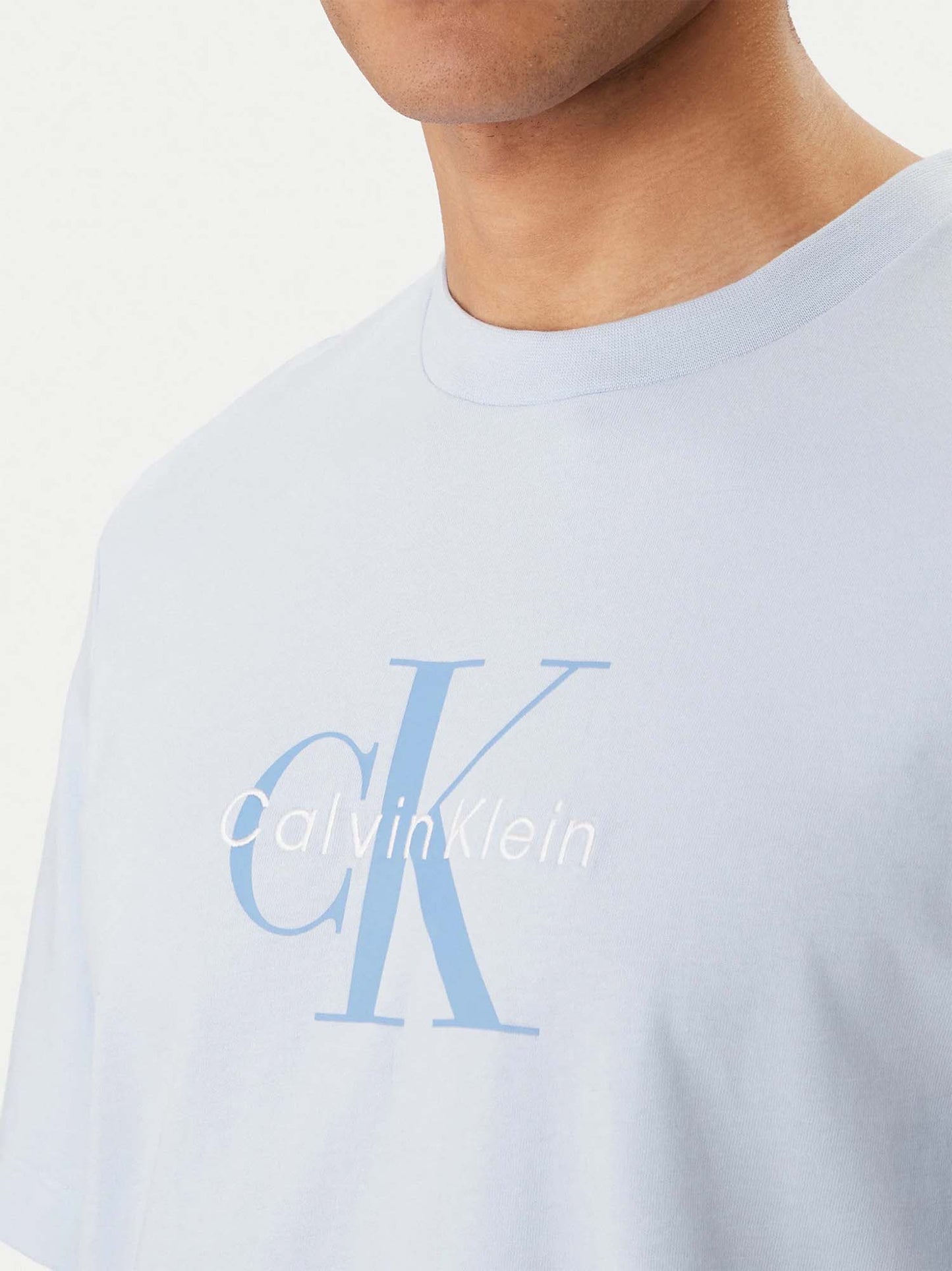 T-shirt azzurra Calvin Klein Jeans con logo ricamato da uomo