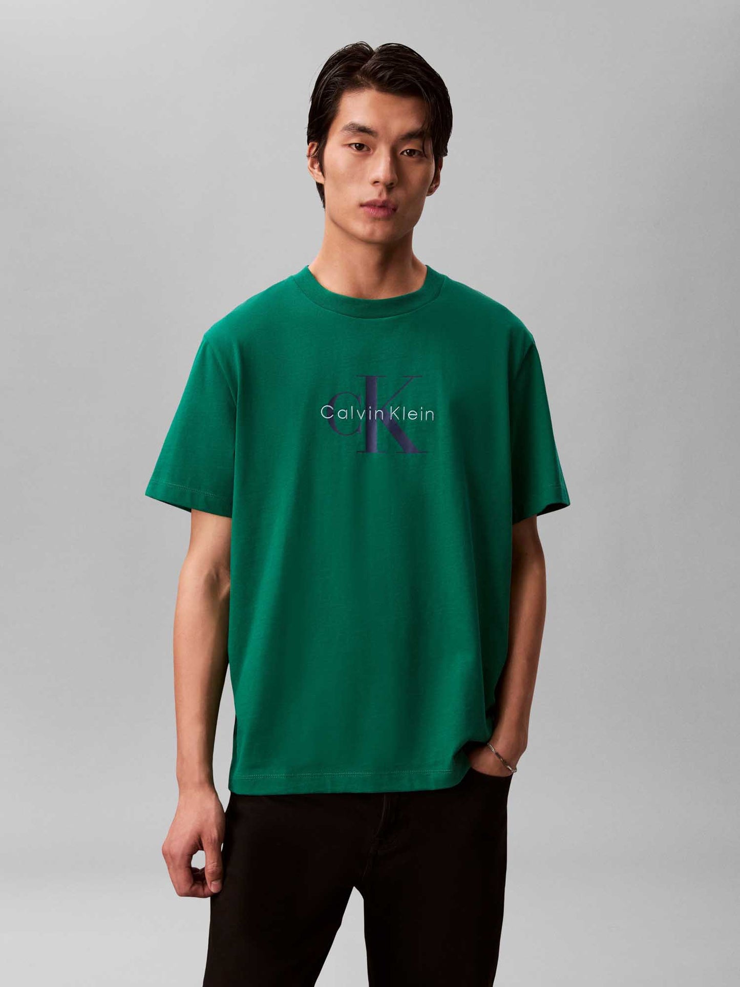 T-shirt verde Calvin Klein Jeans da uomo con logo ricamato