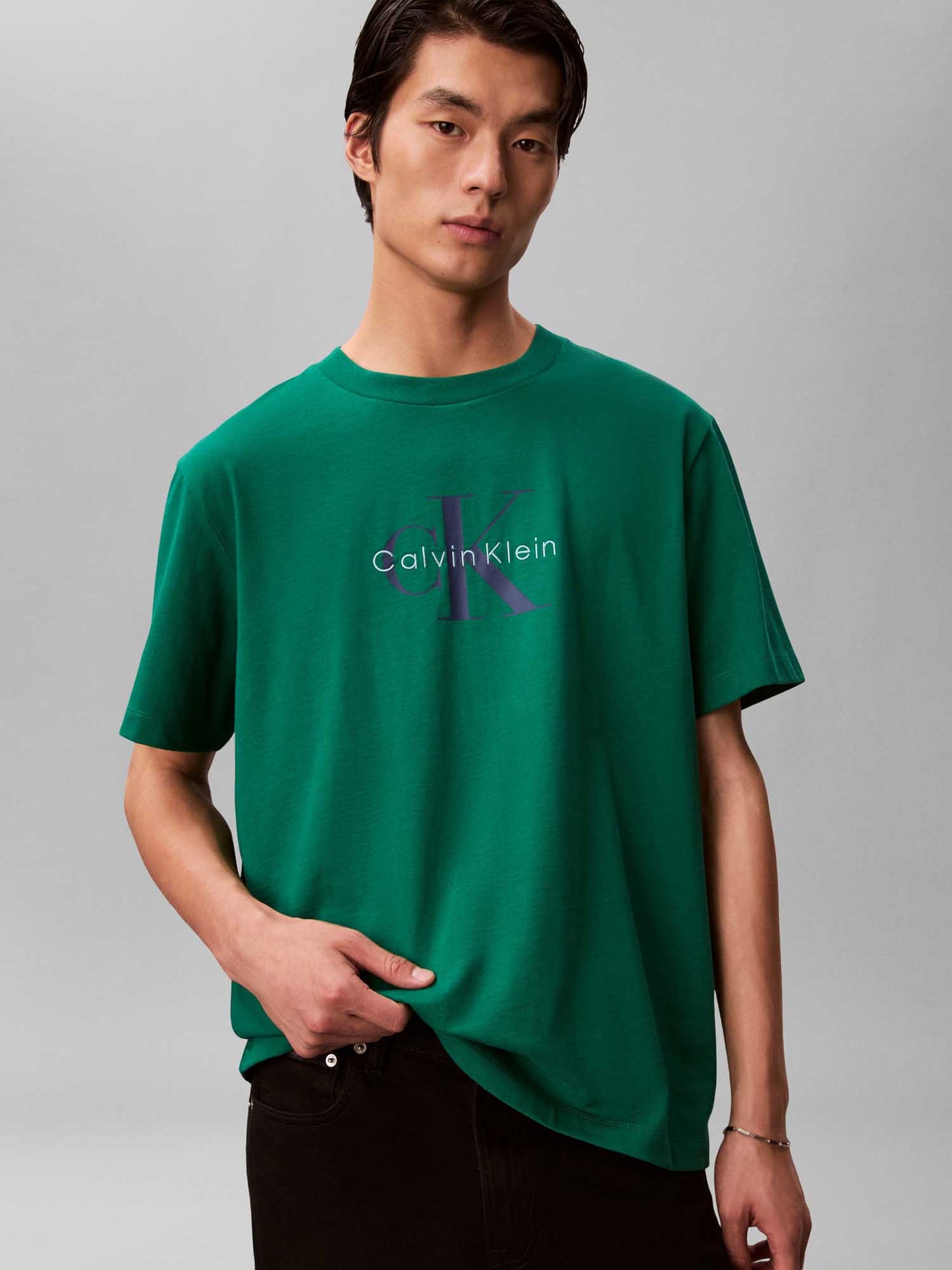 T-shirt verde Calvin Klein Jeans da uomo con logo ricamato