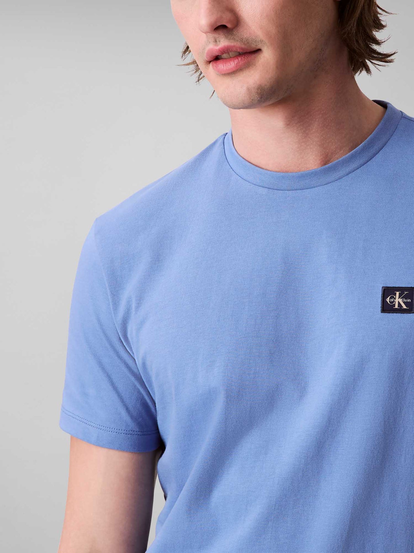 T-SHIRT BADGE CALVIN KLEIN JEANS UOMO AZZURRO