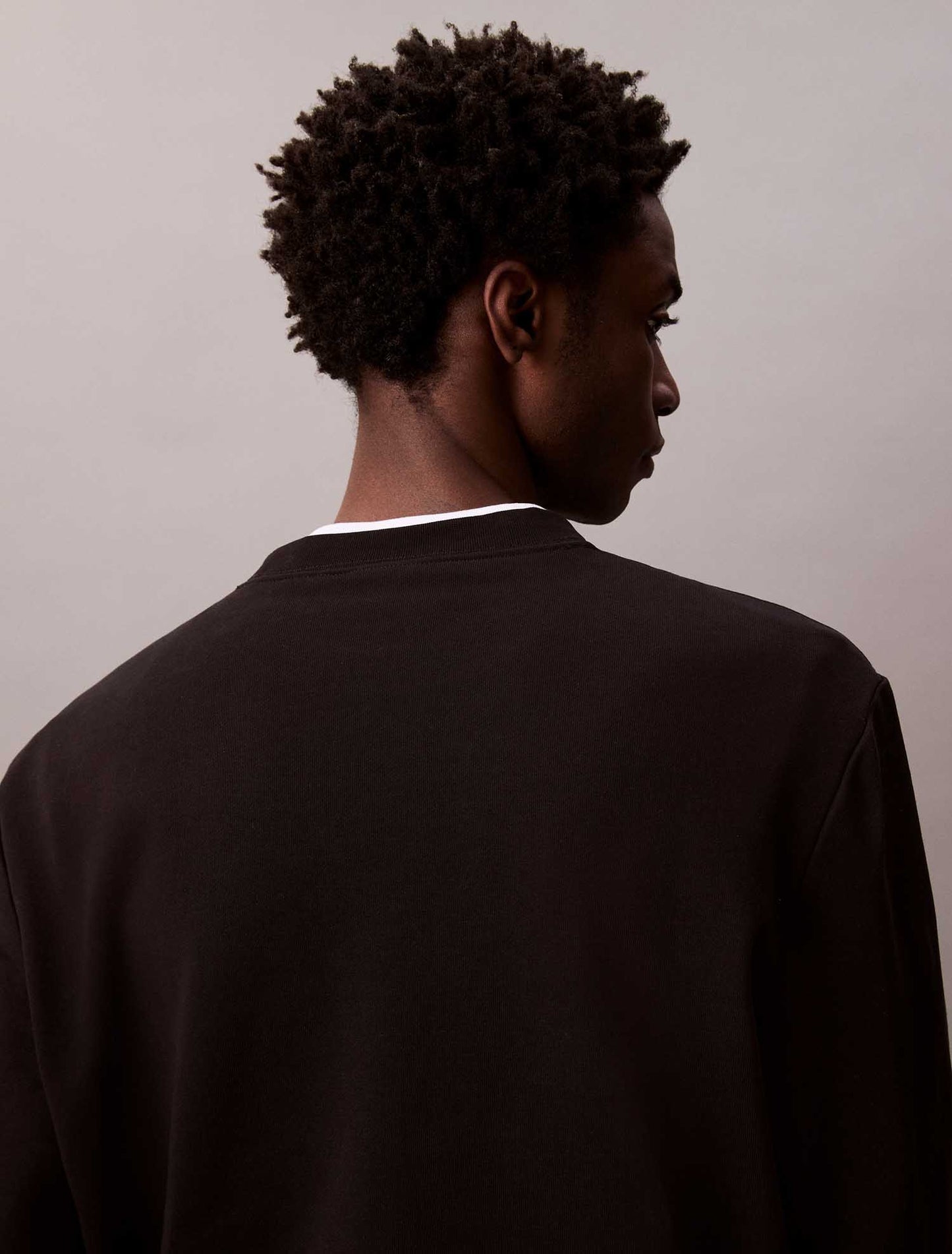 Felpa nera da uomo Calvin Klein con monologo ricamato