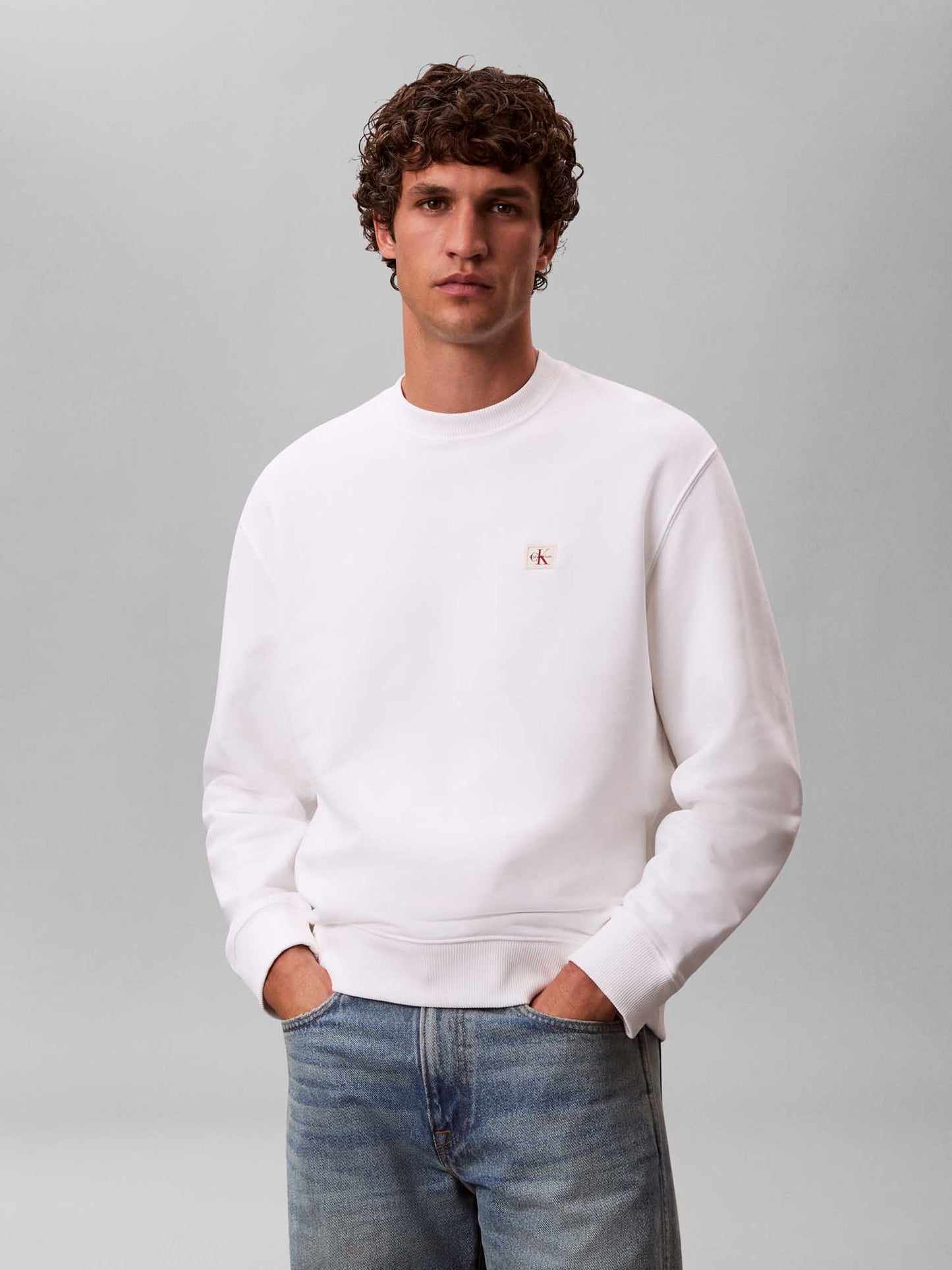 Felpa girocollo bianca Calvin Klein con monologo da uomo