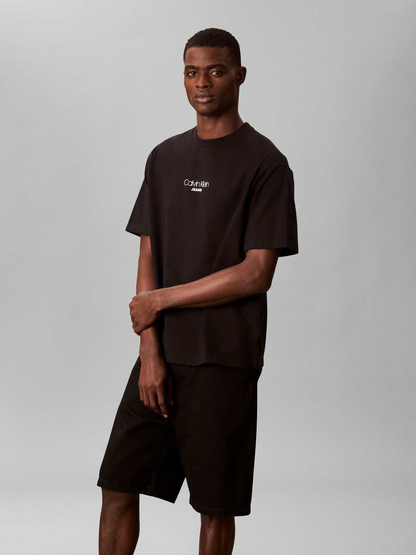 T-shirt nera Calvin Klein con logo grafico da uomo