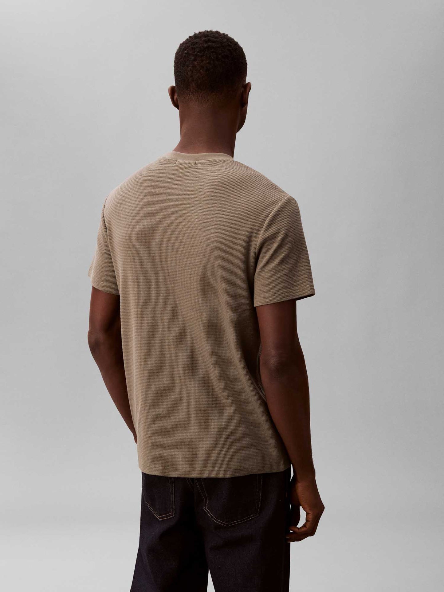 T-shirt verde Calvin Klein Jeans con badge a nido d'ape da uomo