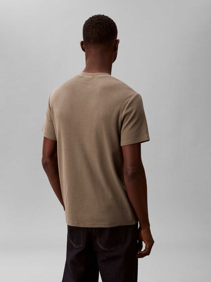 T-shirt verde Calvin Klein Jeans con badge a nido d'ape da uomo