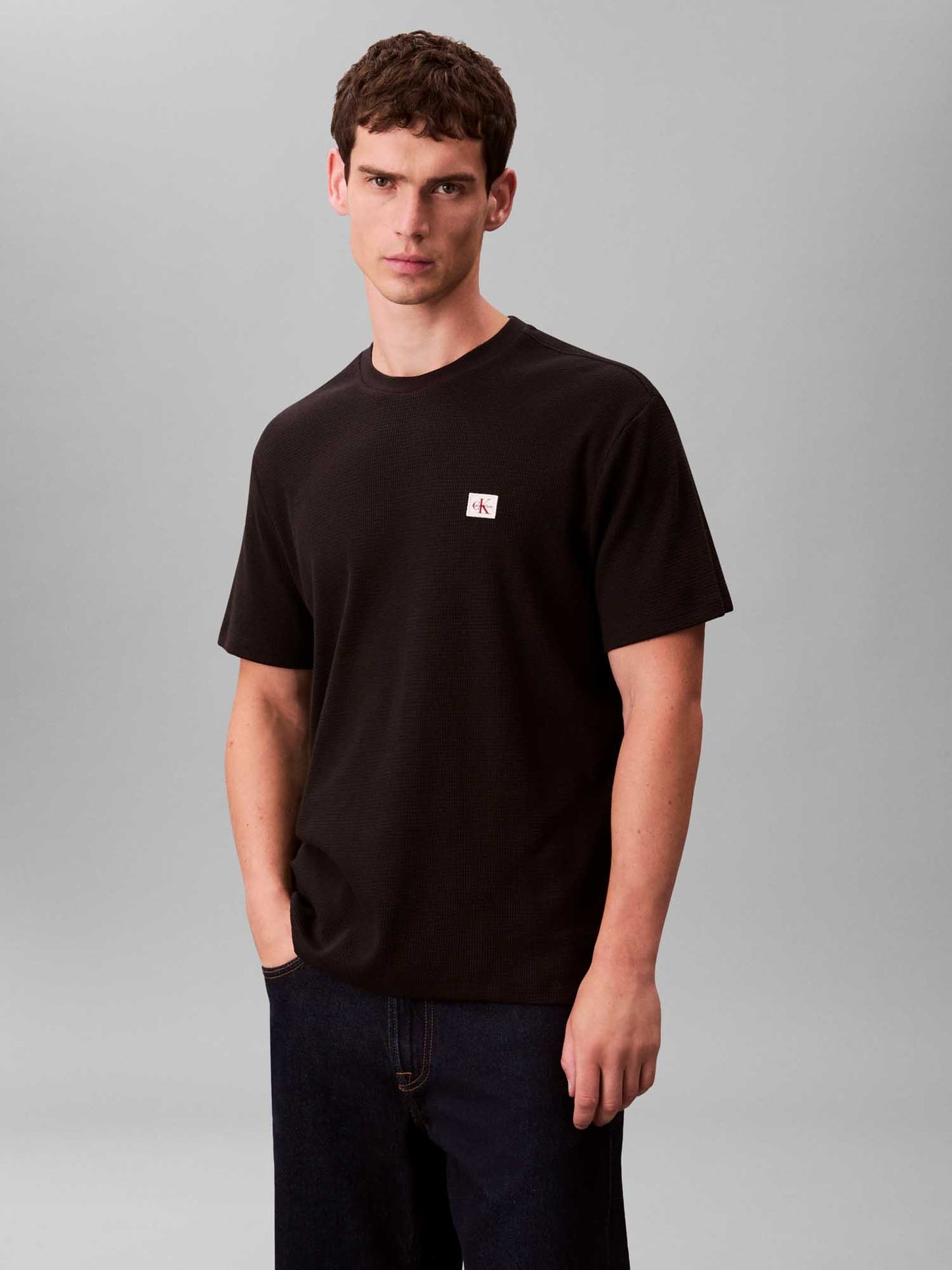T-shirt nera Calvin Klein Jeans Waffle Badge da uomo