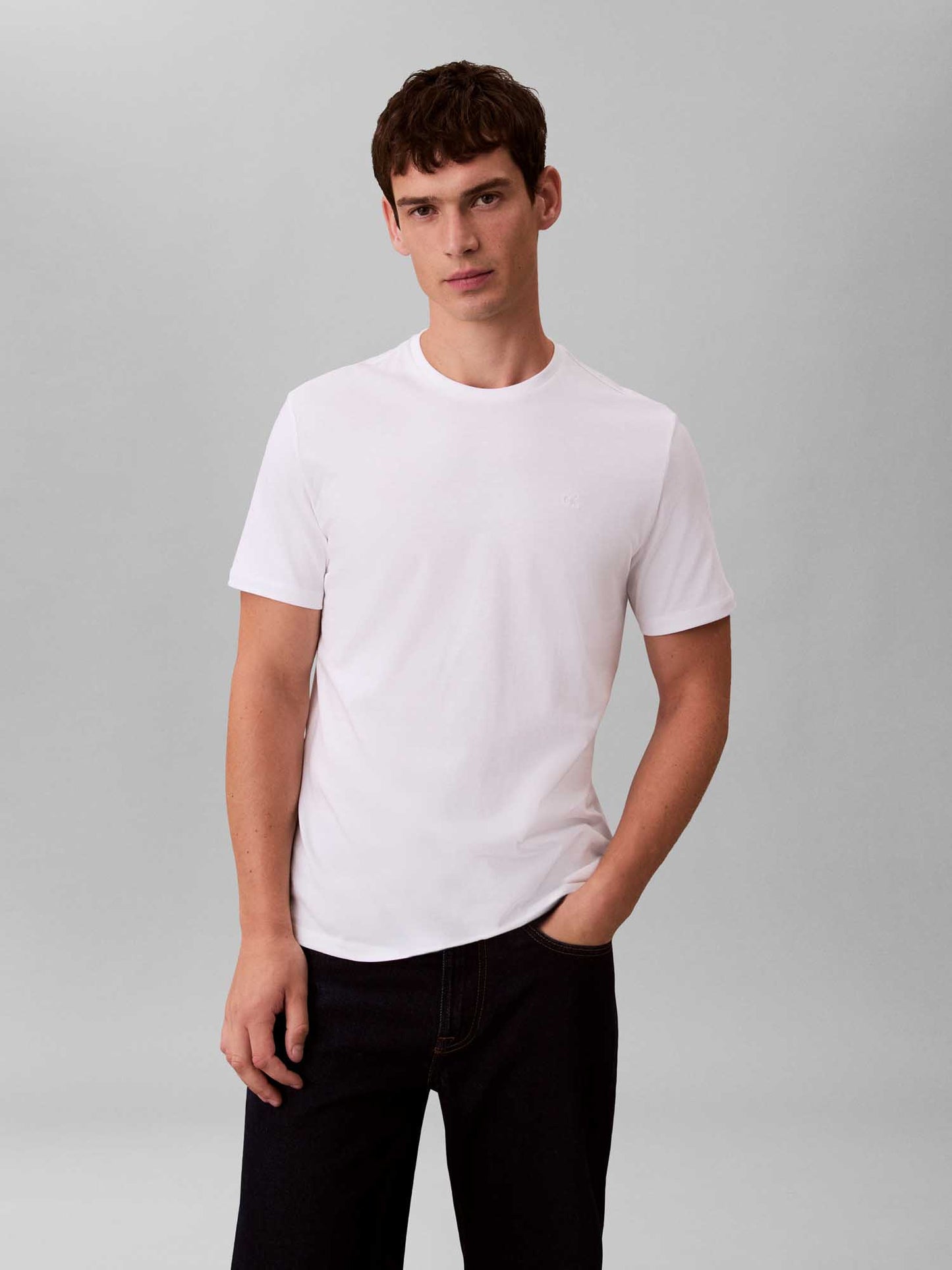 T-shirt classica Calvin Klein da uomo bianca con monogramma