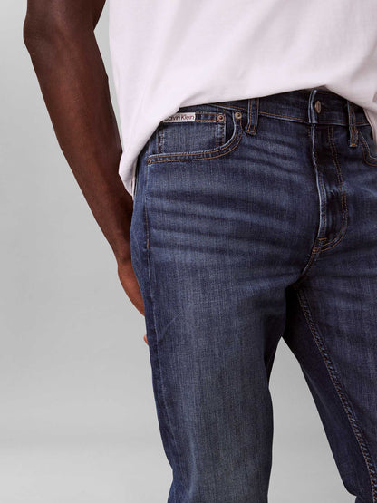 Jeans slim tapered Calvin Klein da uomo in denim blu