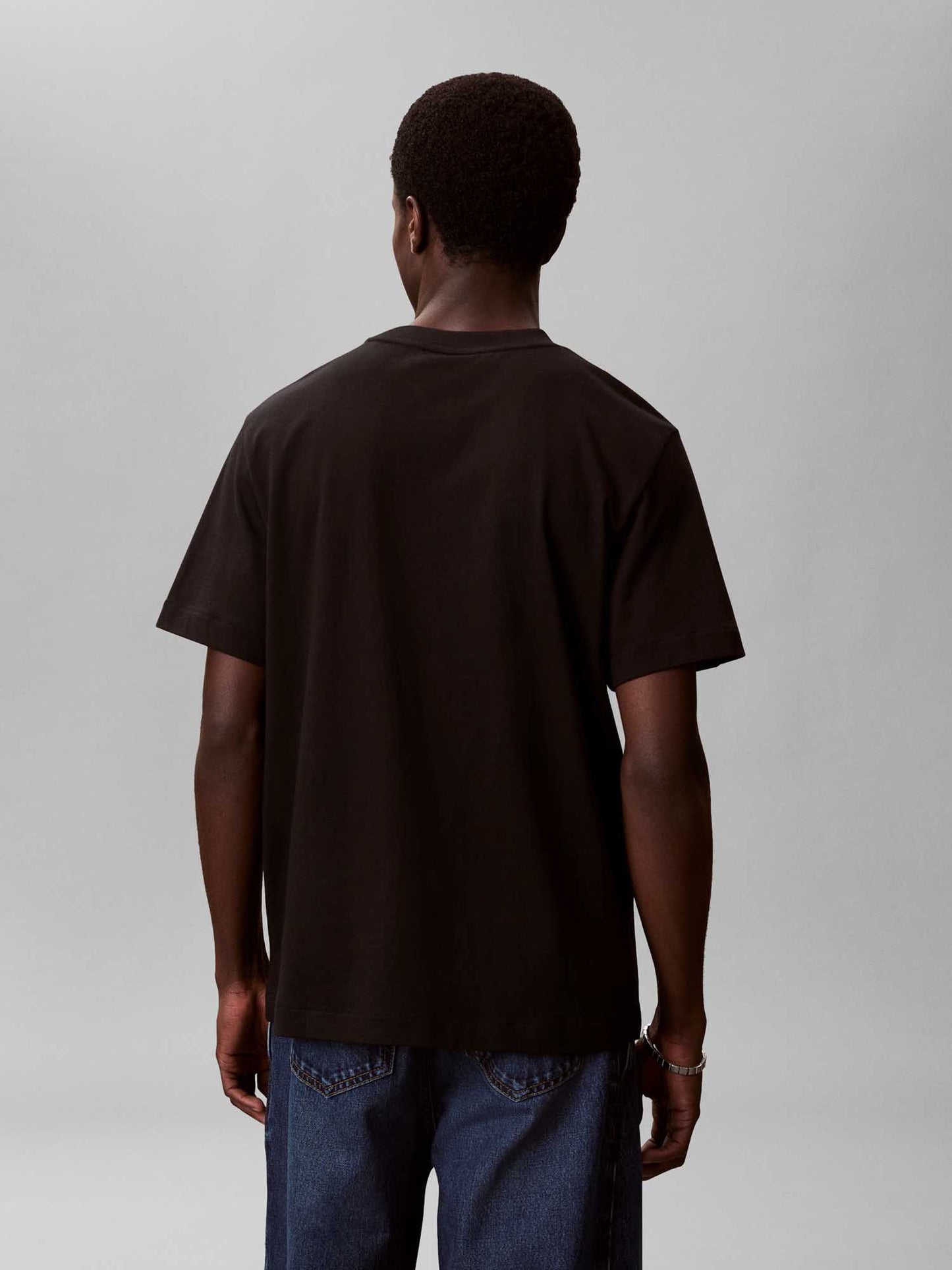 T-shirt nera Calvin Klein Jeans da uomo con tasca logata