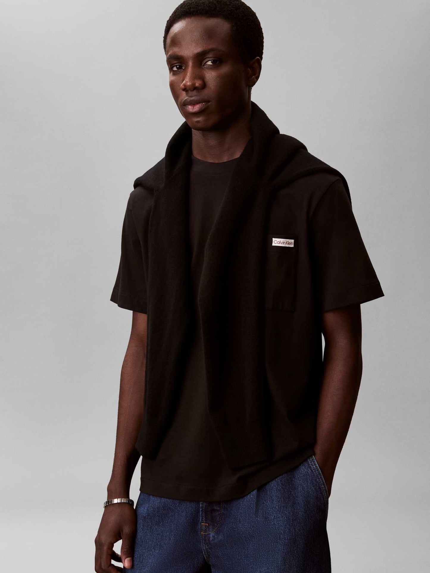 T-shirt nera Calvin Klein Jeans da uomo con tasca logata