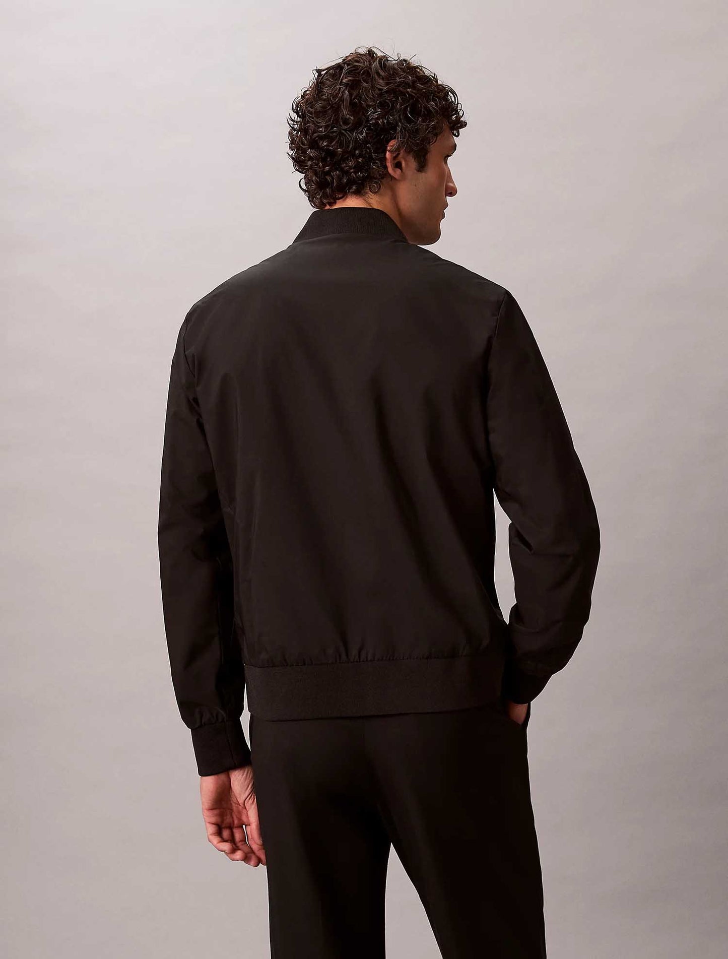 Calvin Klein Jeans bomber opaco nero da uomo dal taglio regolare