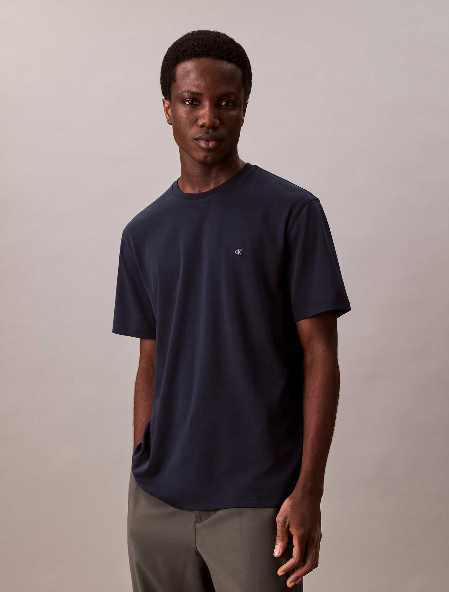 T-shirt da uomo Calvin Klein in cotone Pima blu con girocollo