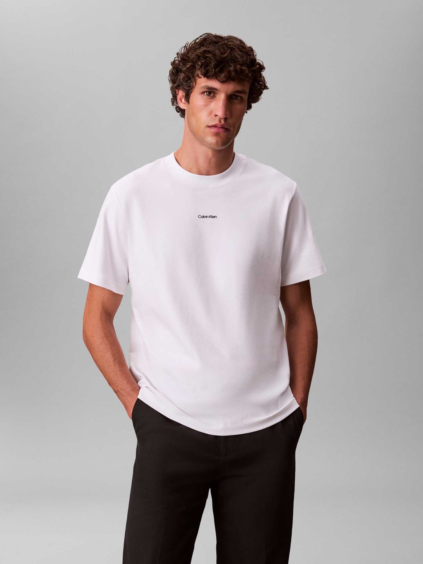 Calvin Klein Jeans, t-shirt bianca da uomo con taglio relaxed