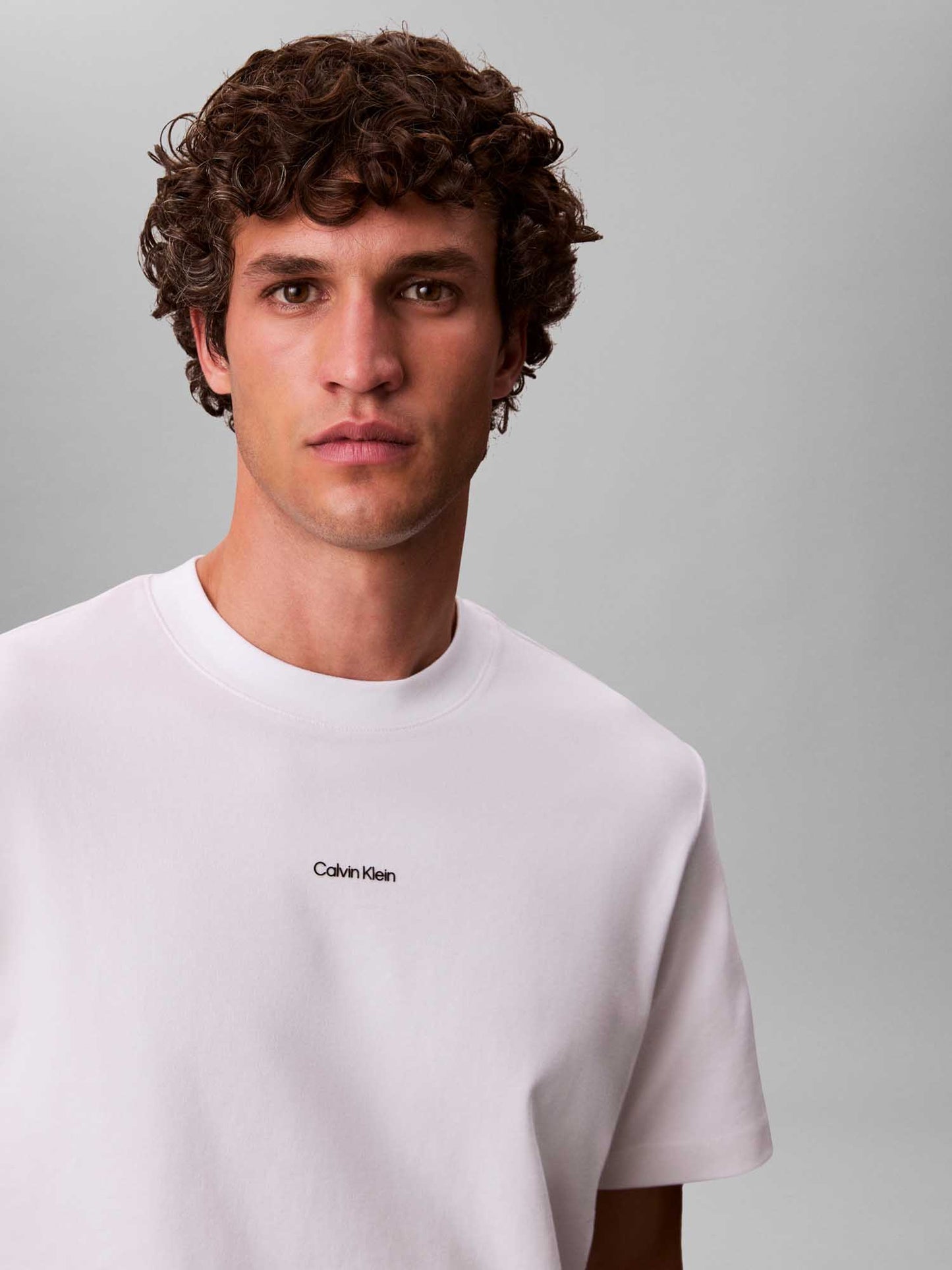 Calvin Klein Jeans, t-shirt bianca da uomo con taglio relaxed