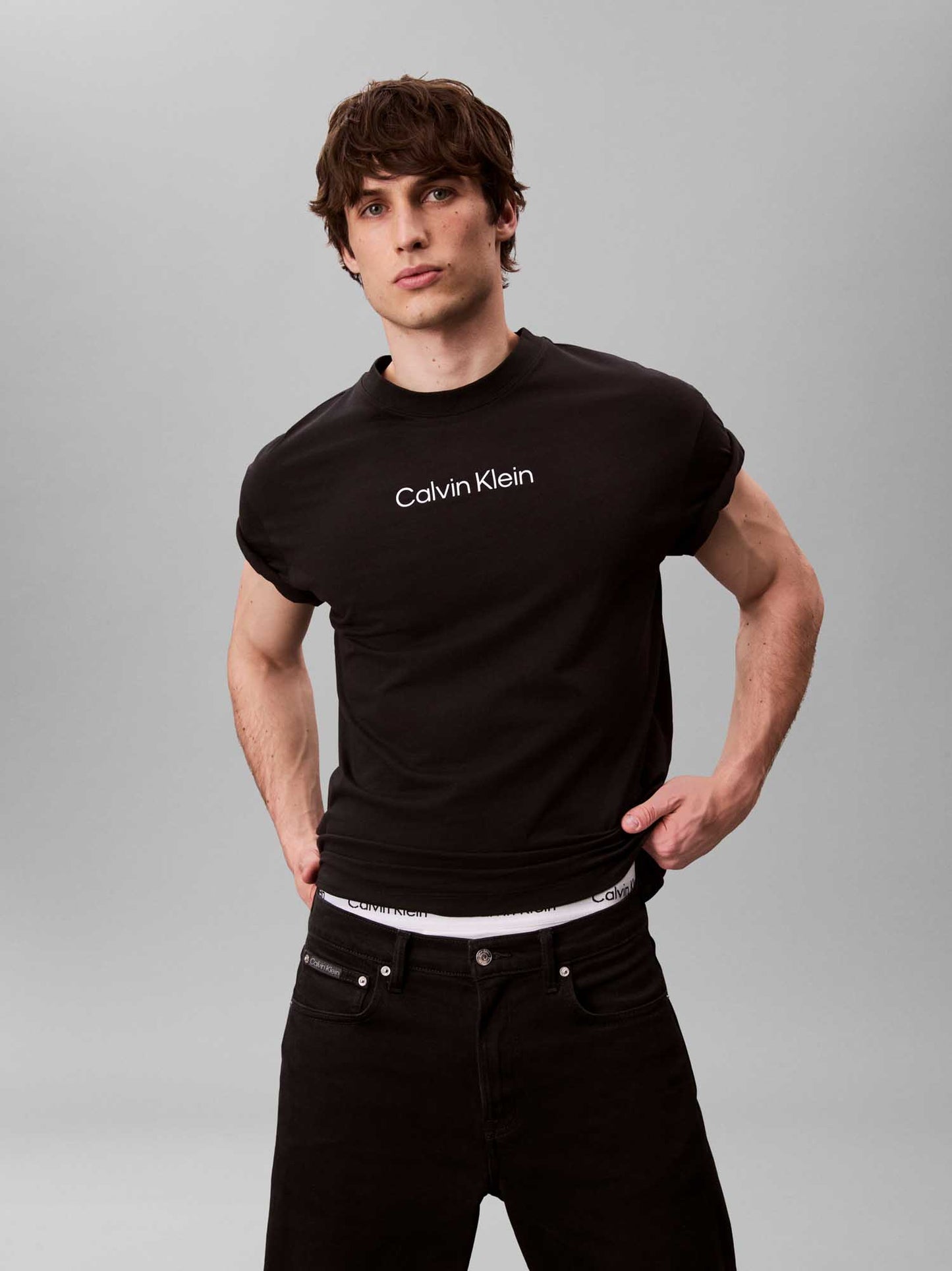 T-shirt nera da uomo Calvin Klein con logo sul petto