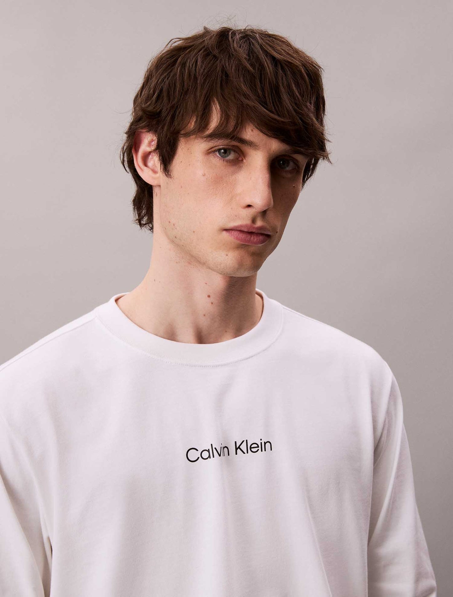 Calvin Klein Jeans, t-shirt a manica lunga da uomo bianca con logo