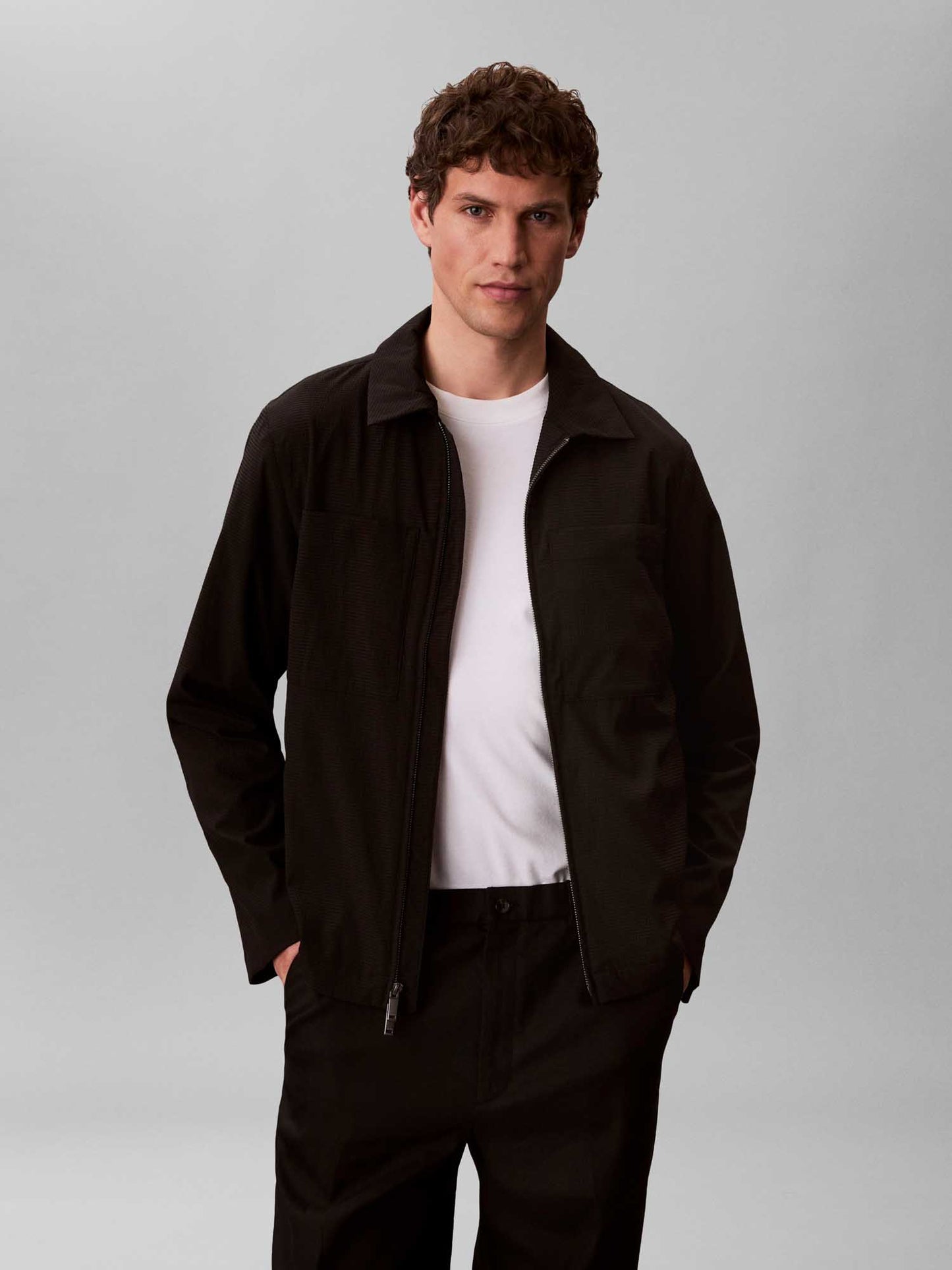 Giubbino nero Calvin Klein da uomo in seersucker leggero