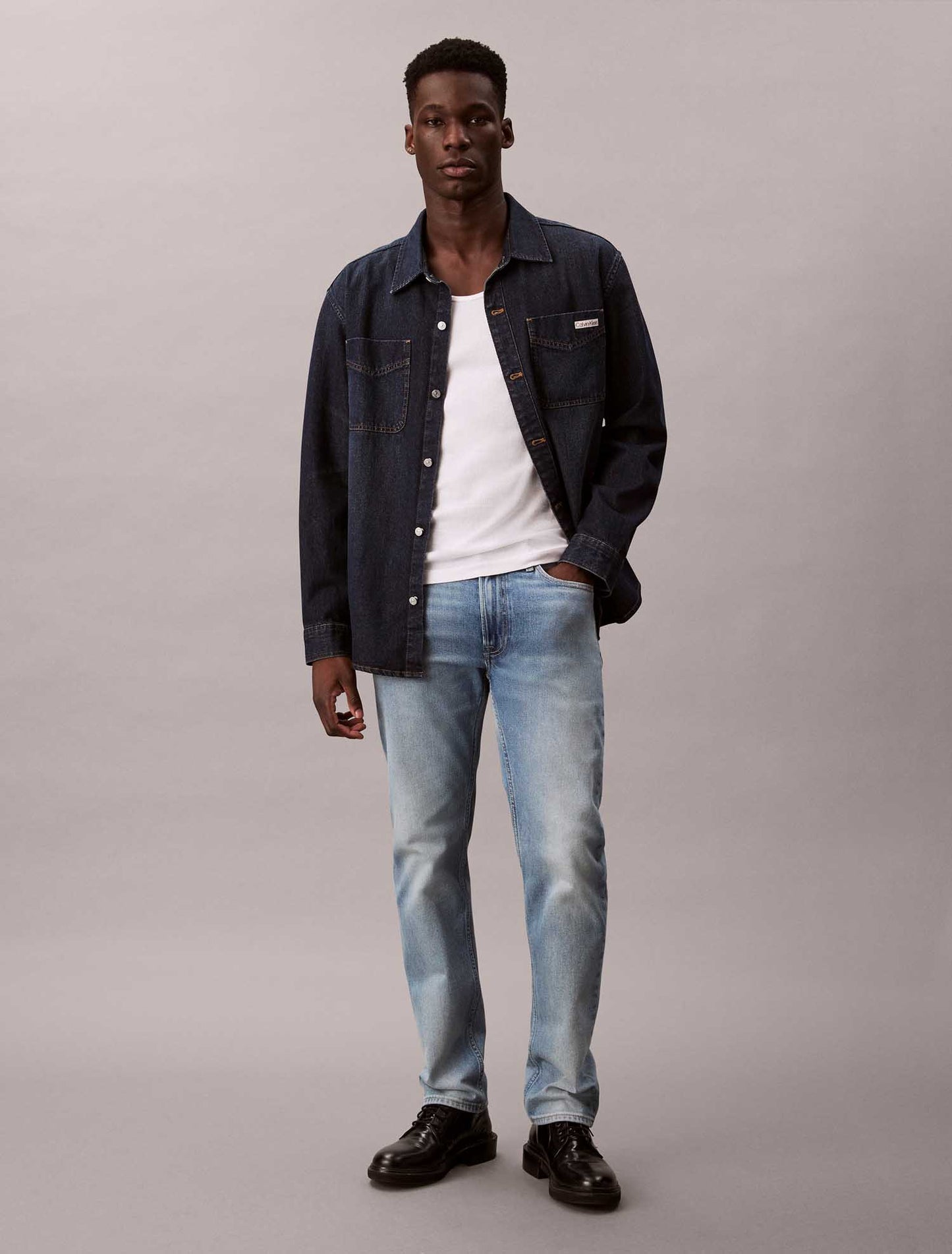 Jeans slim straight in denim chiaro da uomo Calvin Klein