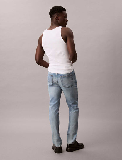 Jeans slim straight in denim chiaro da uomo Calvin Klein