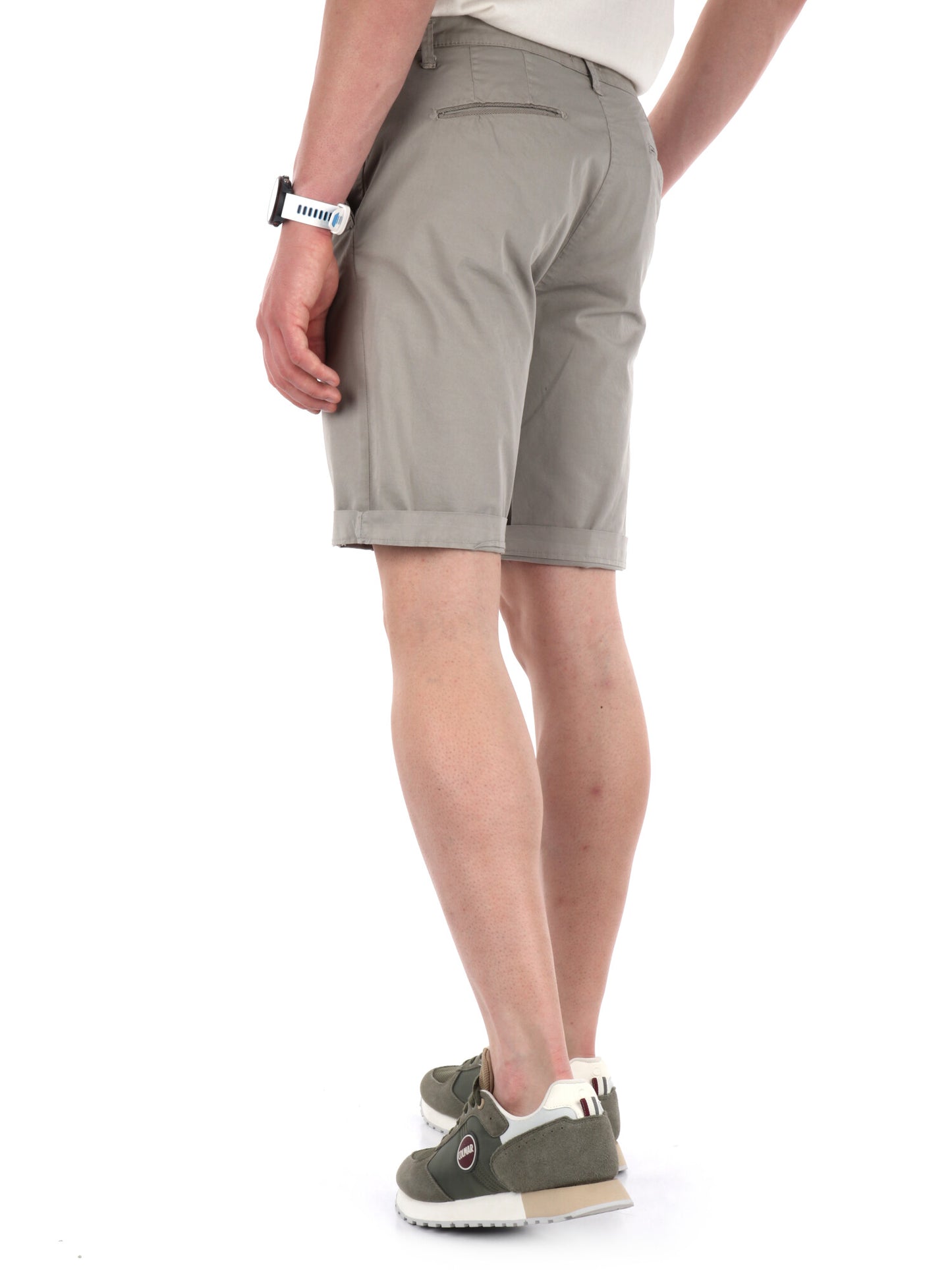 Bermuda slim da uomo FB in lycra beige per un look casual