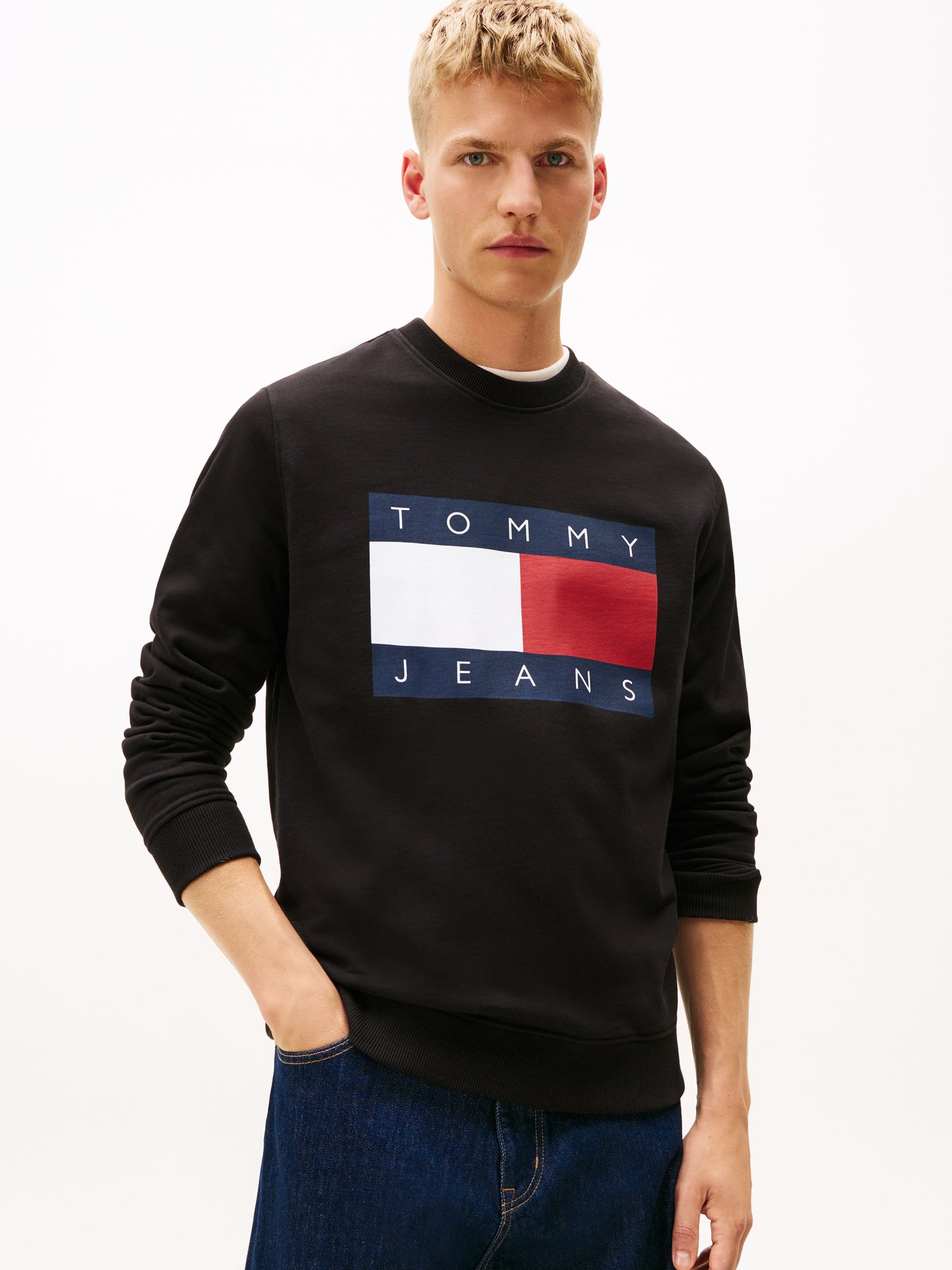 Felpa nera Tommy Jeans da uomo con maxi logo e girocollo