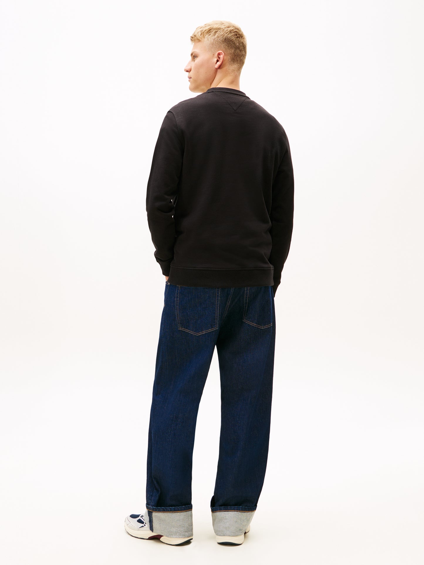 Felpa nera Tommy Jeans da uomo con maxi logo e girocollo