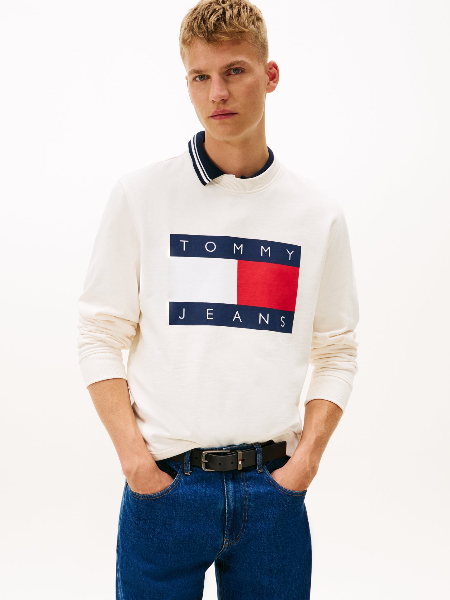 Tommy Jeans, felpa girocollo bianca con maxi logo da uomo