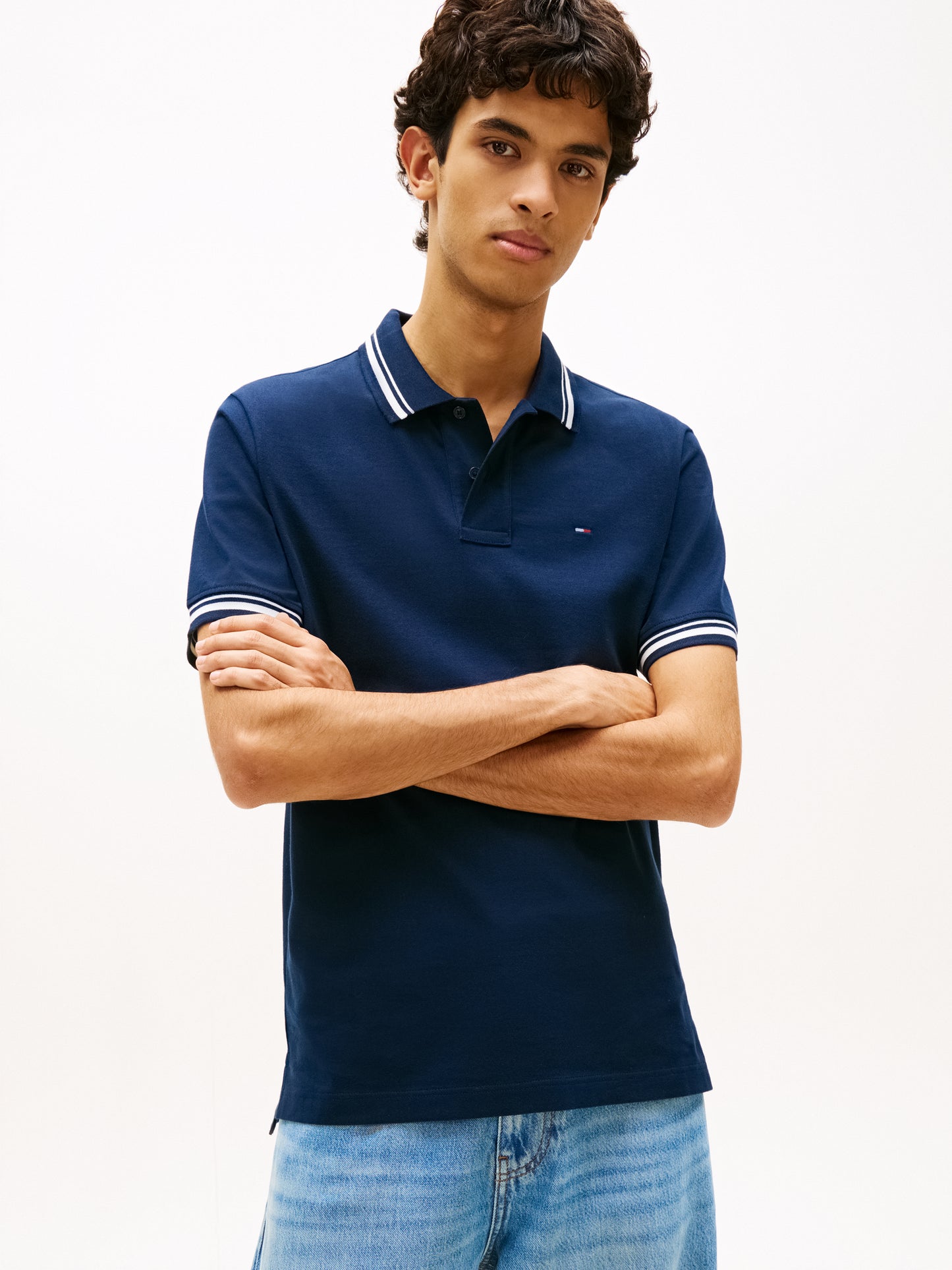 POLO BLU TOMMY JEANS CON FLAG LOGATA DA UOMO