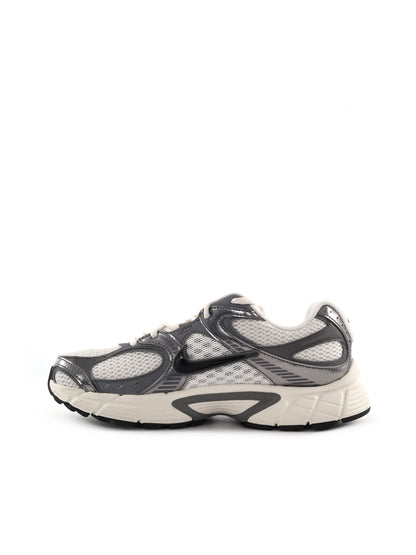Nike V5 RNR, sneakers sportive da uomo in grigio