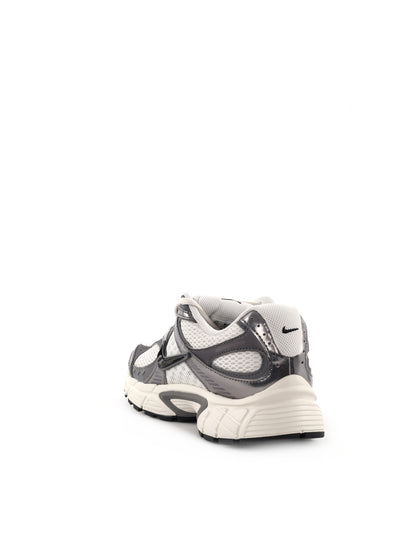 Nike V5 RNR, sneakers sportive da uomo in grigio