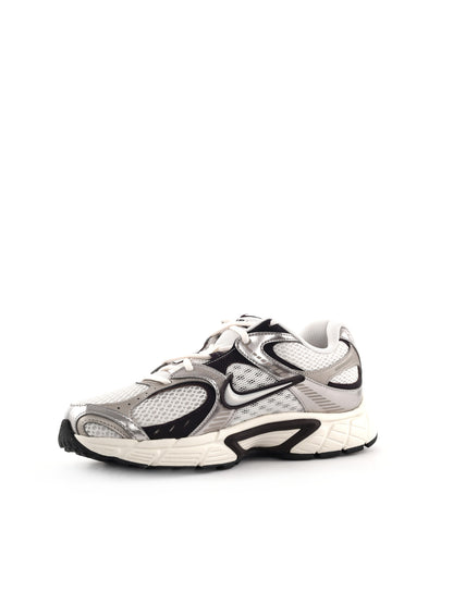 Nike V5 RNR, sneakers da uomo beige dallo stile retrò e sportivo