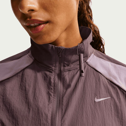 Giubbino Nike Swift Repel leggero e idrorepellente viola da donna