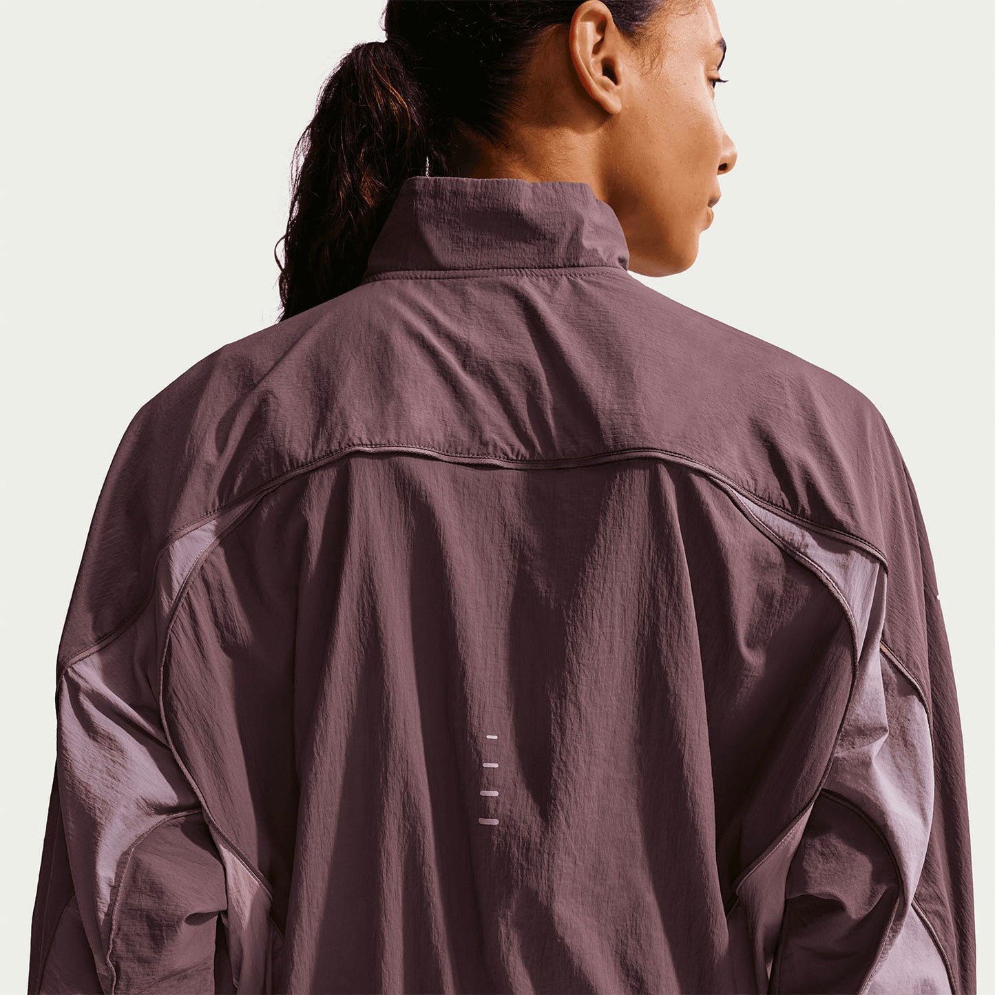 Giubbino Nike Swift Repel leggero e idrorepellente viola da donna