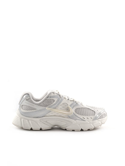 Nike V5 RNR, sneakers sportive da donna in colore crema