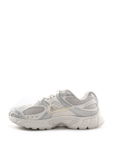 Nike V5 RNR, sneakers sportive da donna in colore crema
