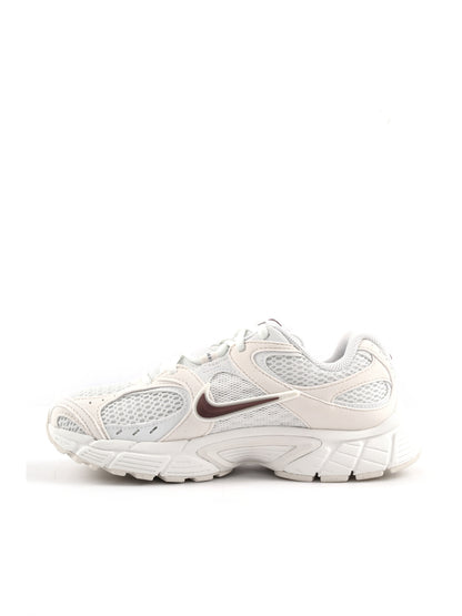 Nike V5 RNR sneakers donna bianche dallo stile Y2K