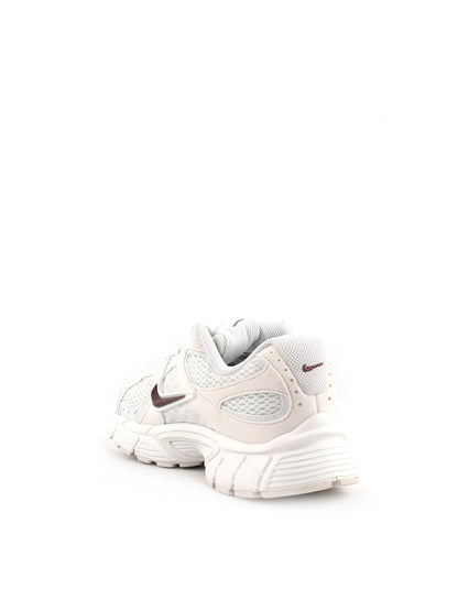Nike V5 RNR sneakers donna bianche dallo stile Y2K