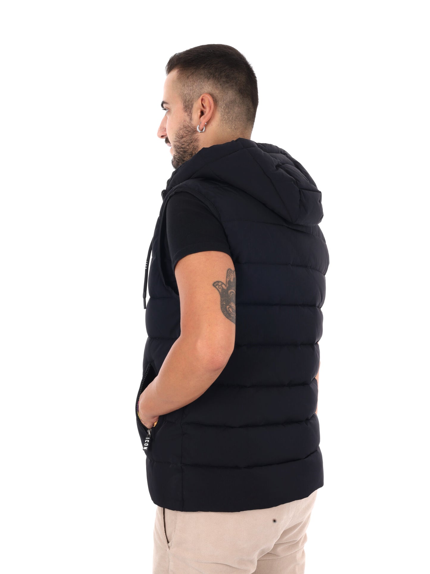 Icon gilet smanicato da uomo nero con logo piccolo