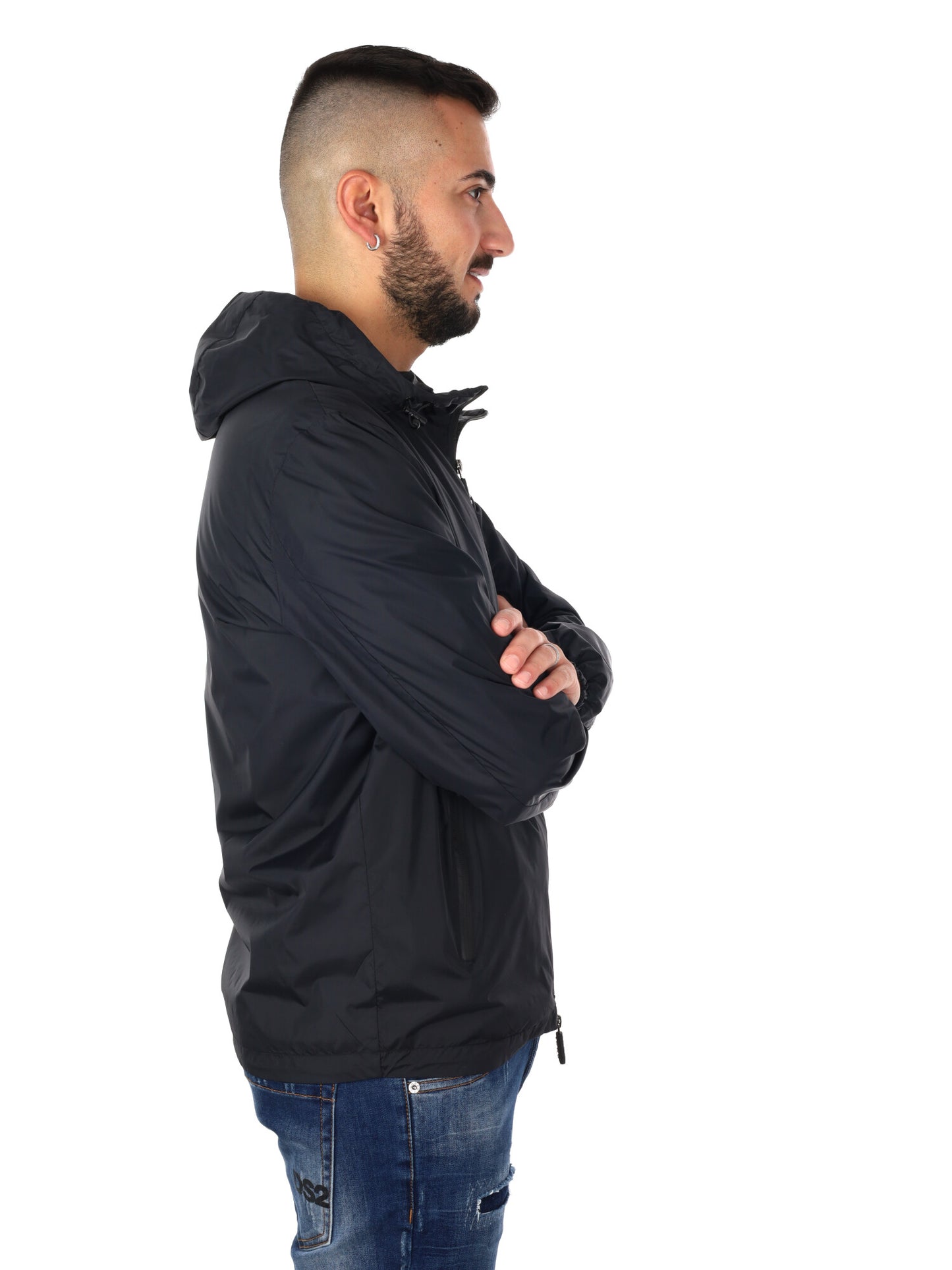 Icon giubbino estivo da uomo nero con cappuccio e ricamo logo