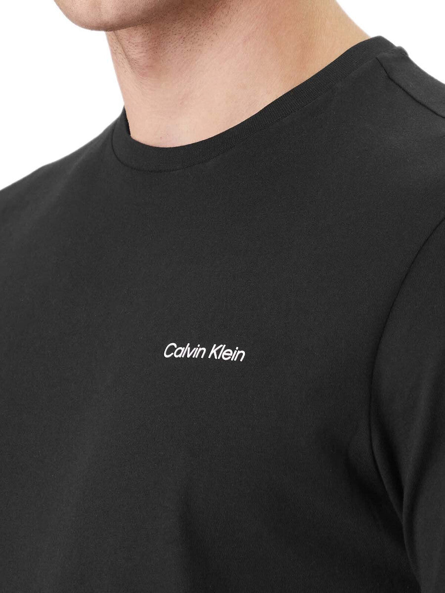 Calvin Klein t-shirt uomo nera con micro logo discreto
