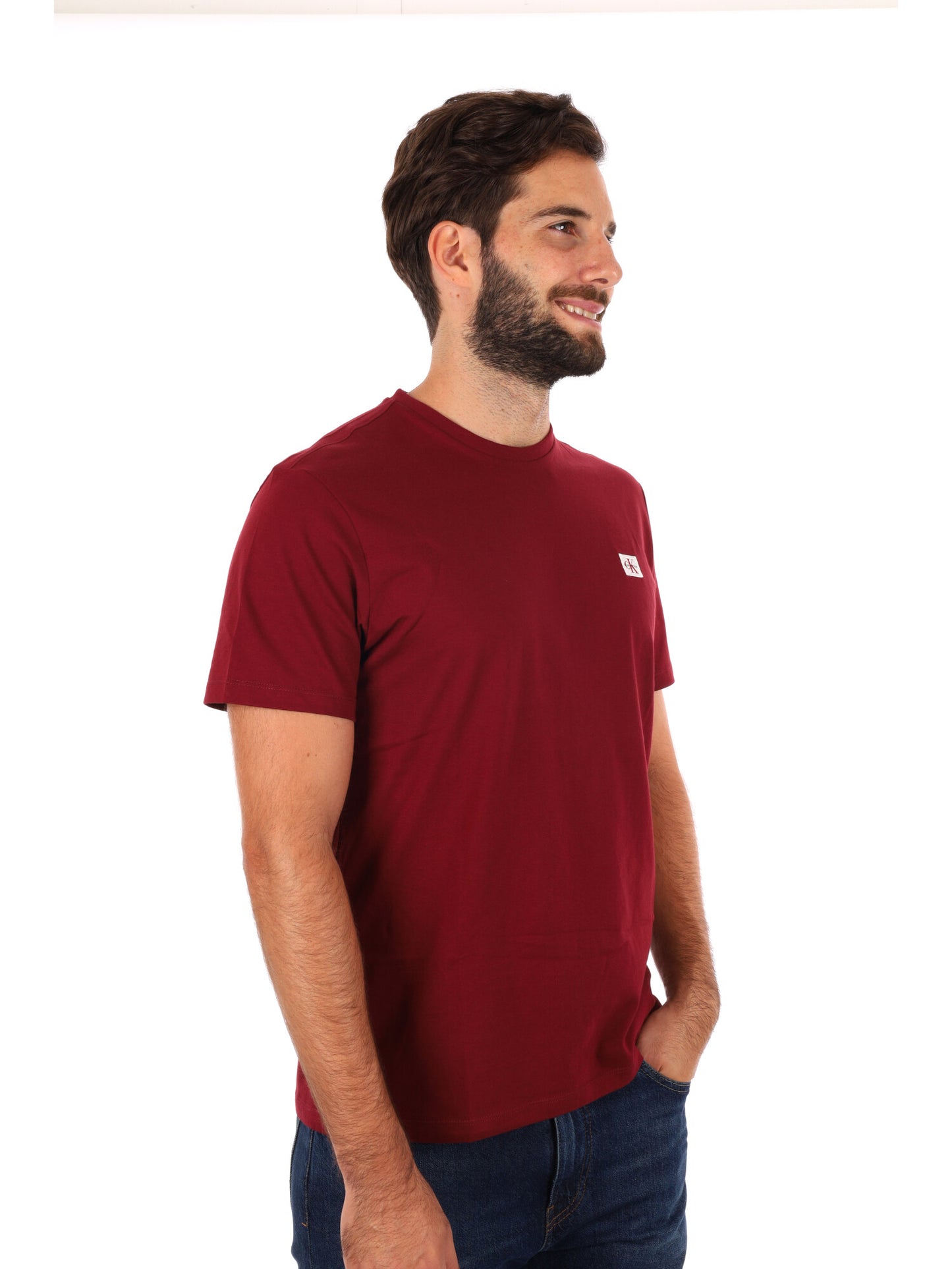 T-SHIRT BADGE CALVIN KLEIN JEANS DA UOMO BORDEAUX