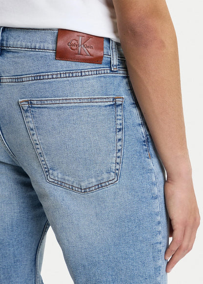 Bermuda in denim slim fit da uomo Calvin Klein dal colore chiaro