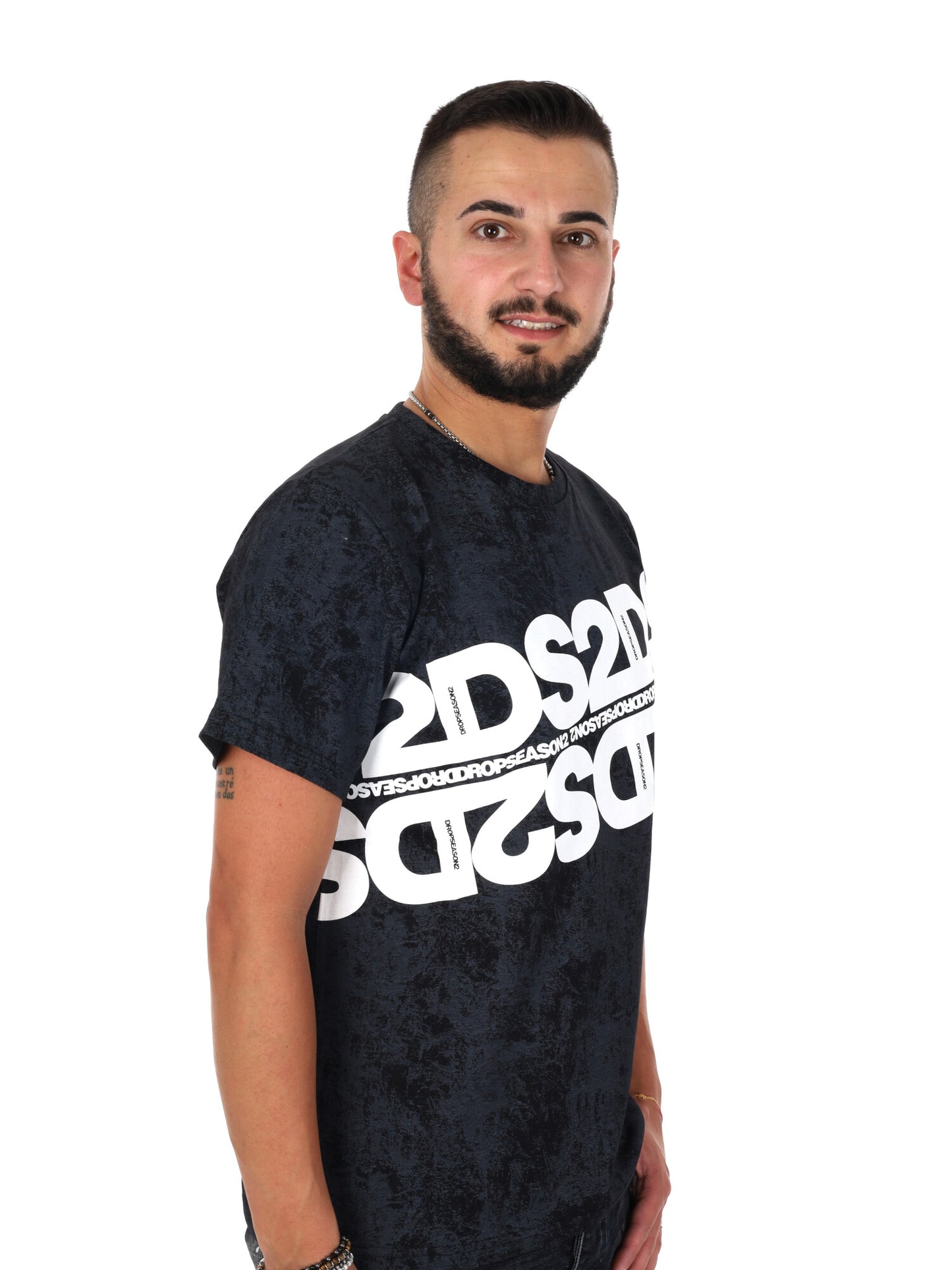 DS2 Drop Season 2, t-shirt uomo nera con design camo tono su tono
